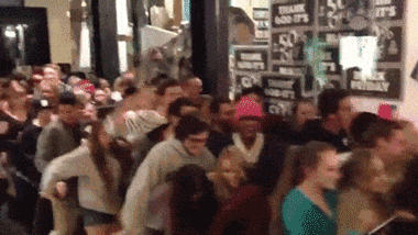 网红经济2.0时代下的牺牲品.gif